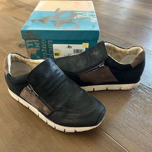 OTBT shoes size 8